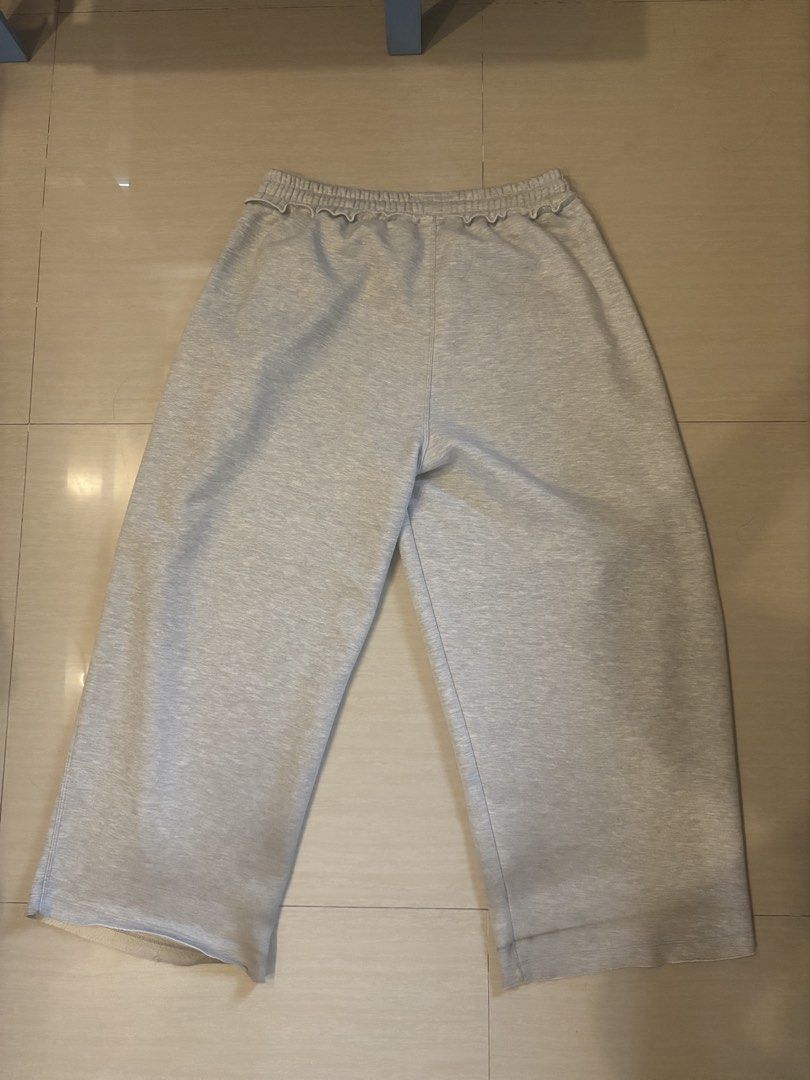 Made in Manila Sweatpants XL (Category: Joggers) located in Manila. Submitted by crazypass (Listing ID 1458324503, Image 2). Description: W - up to 36 L - 39 LO - 11.5.