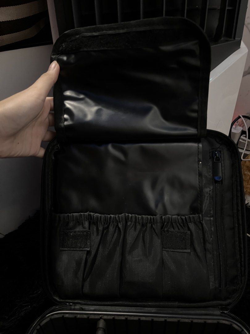 Make up Bag (Category: Makeup) located in Mandaluyong City. Submitted by vingogh (Listing ID 1458470951, Image 3). Description: MOD: Cash for meet-up, or online payment for Lalamove delivery..