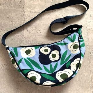 (Category: ) located in . Submitted by nata_finds_sg (Listing ID 1458350153, Image 1). Description: .