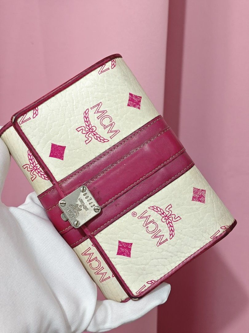 MCM wallet (flawed-old) (Category: Luxury Bags & Wallets) located in Quezon City. Submitted by snowfrostkhloething (Listing ID 1458426144, Image 1). Description: .