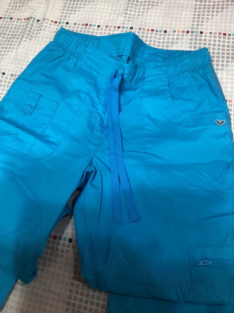 Medical Scrub Pants with Cargo Pockets (Category: Sets & Coordinates) located in Davao. Submitted by ferdipt (Listing ID 1458312072, Image 2). Description: Not used Medical scrub pants with drawstring and cargo pockets No Brand Unisex L:40 inches W:28-32 inches.