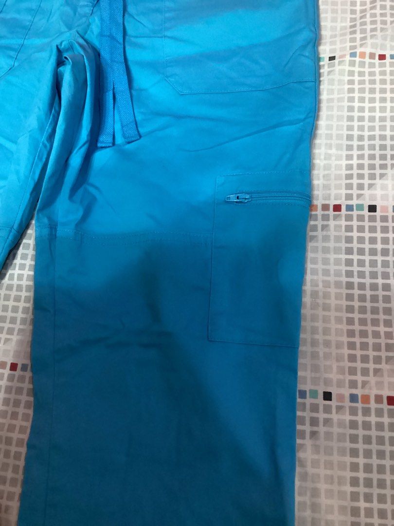 Medical Scrub Pants with Cargo Pockets (Category: Sets & Coordinates) located in Davao. Submitted by ferdipt (Listing ID 1458312072, Image 3). Description: Not used Medical scrub pants with drawstring and cargo pockets No Brand Unisex L:40 inches W:28-32 inches.