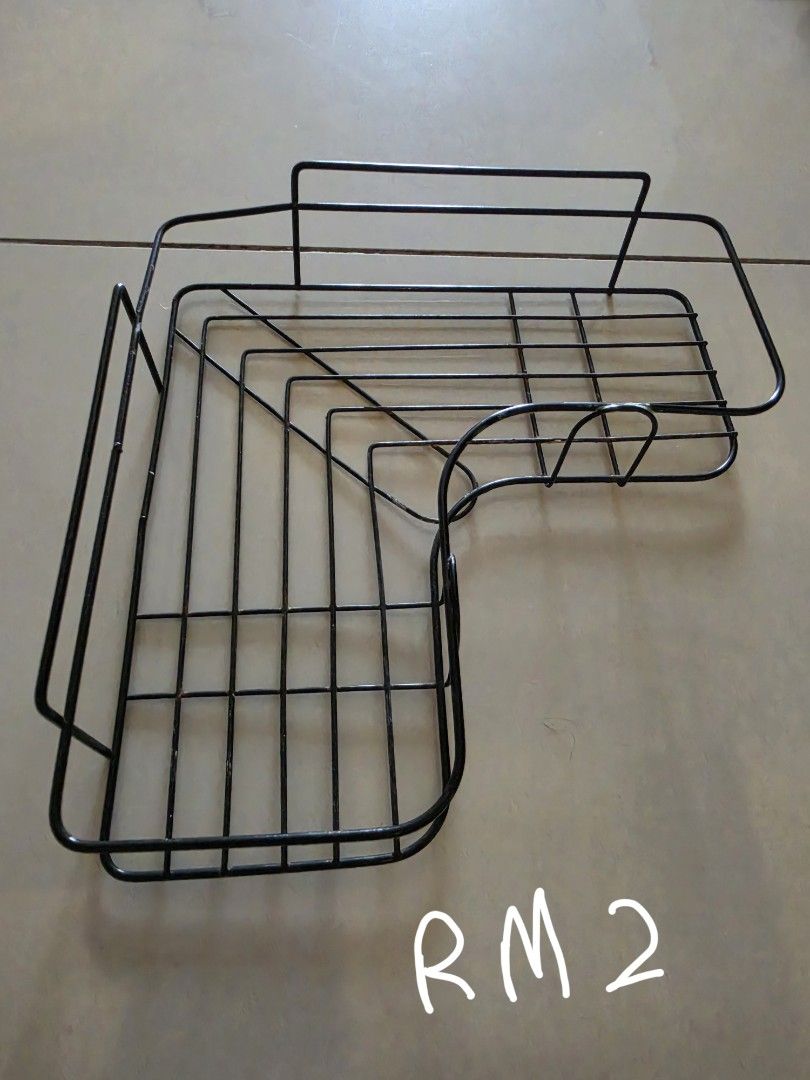 Kitchen Items (Category: Dinnerware & Cutlery) located in Kuala Lumpur. Submitted by hassanraza1996 (Listing ID 1458390132, Image 2). Description: Mixed kitchen items for sale.
