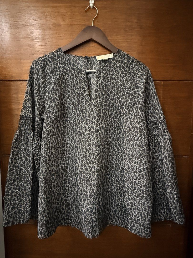 Michael Kors Black & White Printed Bell Sleeve Blouse Size M (Category: Blouses) located in Antipolo. Submitted by pinkescee (Listing ID 1458360621, Image 1). Description: - Original Michael Kors top - Black and white print - Bell sleeves with smocking detail - V-neckline with back button closure - Versatile for dressing up or down - Made in China.
