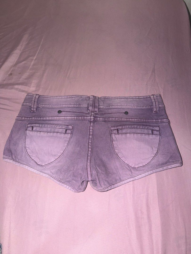 Micro short (Category: Shorts) located in Manila. Submitted by maureenn10 (Listing ID 1458426969, Image 2). Description: - Authentic PAdi grey denim shorts - Low-rise fit with a slight flare at the hem - Brand name embroidered on the right pocket - Two back pockets - Button and zip closure - Comfortable for everyday wear.