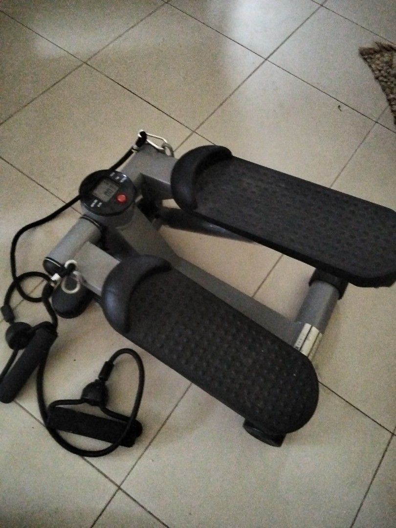 Mini stepper (Category: Cardio & Fitness Machines) located in Singapore. Submitted by pokesmot (Listing ID 1458388501, Image 1). Description: hardly used. with arm bands self collect at 550531.