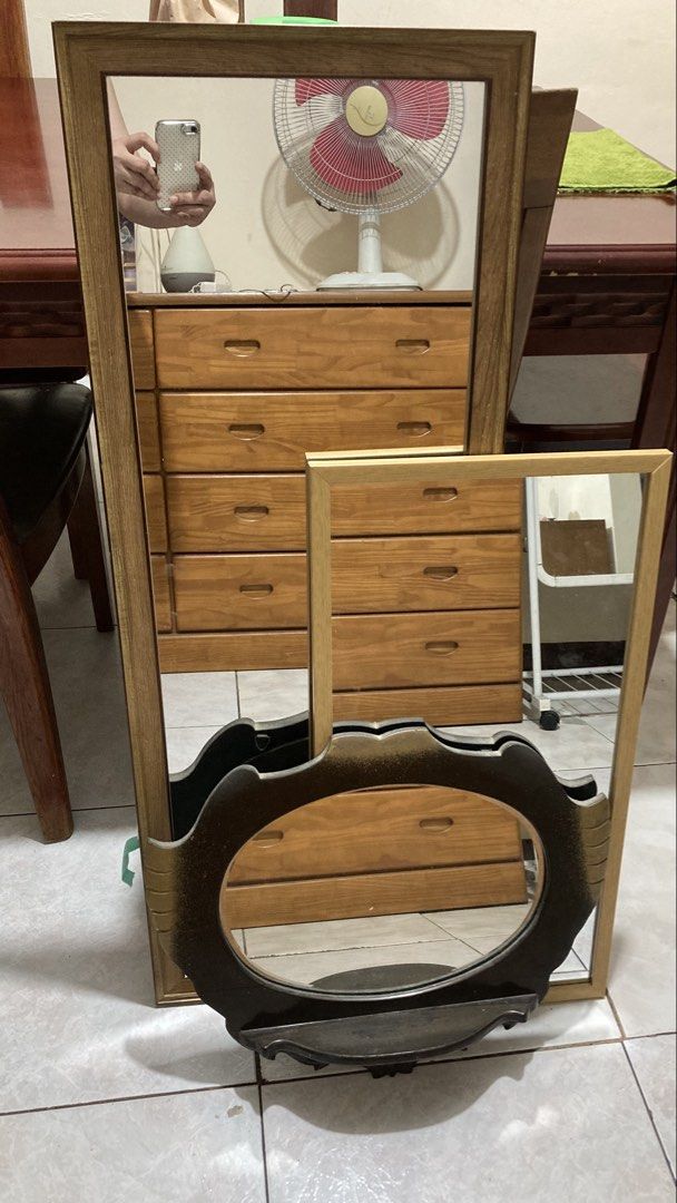 Mirror (Category: Mirrors) located in San Pedro. Submitted by eskimoroll (Listing ID 1458320517, Image 1). Description: Take all 3 mirrors for 700 No damage.