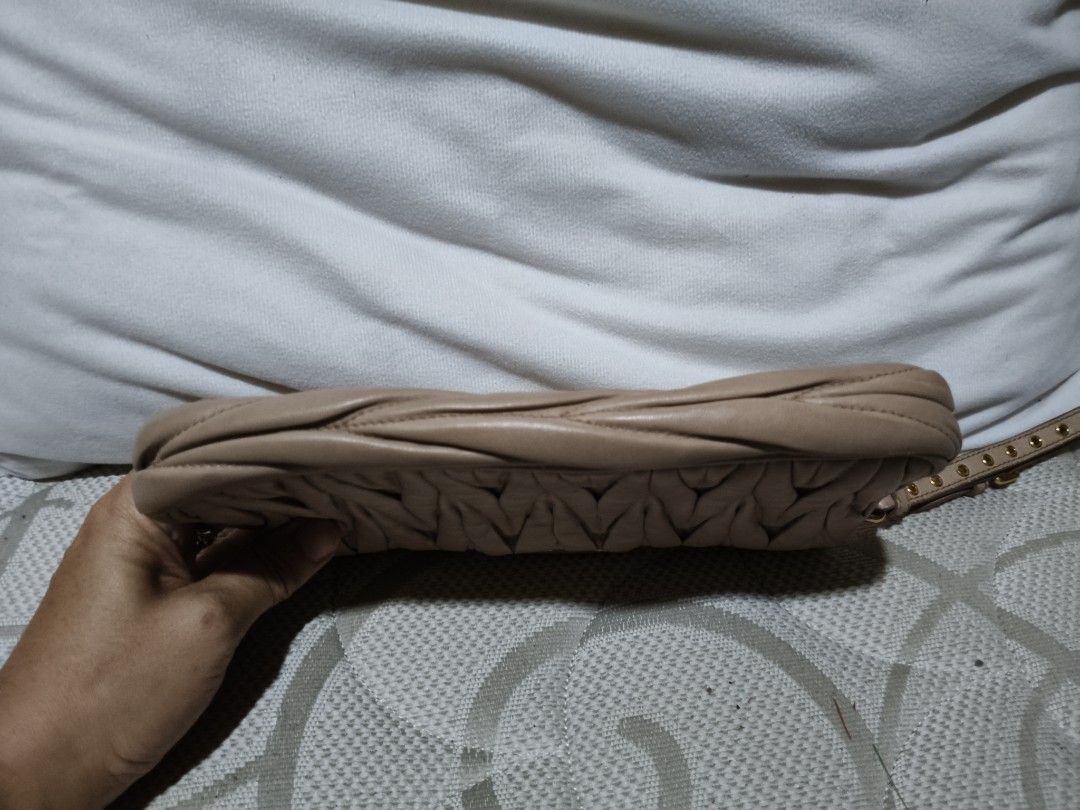 MIU MIU Wrist Wallet (Category: Luxury Bags & Wallets) located in Quezon City. Submitted by online_sari_sari (Listing ID 1458428994, Image 3). Description: 💯 authentic negotiable.