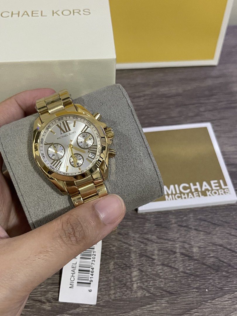 Michael kors watch gold white dial 36mm (Category: Women's Watches) located in Calamba. Submitted by glory1025 (Listing ID 1458410032, Image 1). Description: Michael kors watch for women 36mm Gold links white dial Working chronograph Serial intact Stainless steel Pawnable Inclusion comes manual paper bag Can negotiate Affordable to other seller .