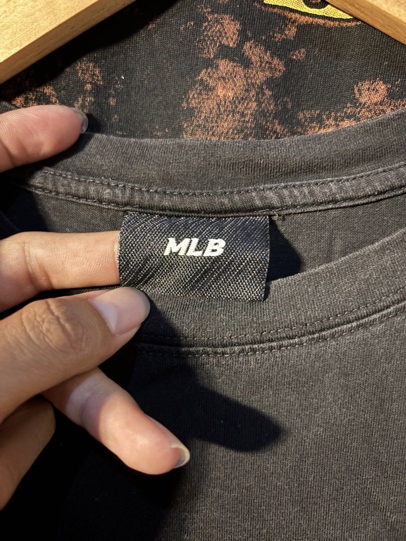 MLB RABBIT (Category: Tshirts & Polo Shirts ) located in San Jose. Submitted by jerown (Listing ID 1458403666, Image 2). Description: •L27x W21 •COLOR RATE 9/10 or better •EXCELLENT CONDITION •ISSUE HAIRLINE SEE IN PICTURE.