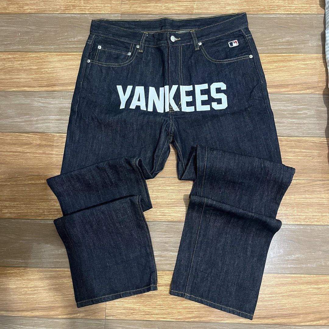 MLB Yankees Jeans for Men (Category: Jeans) located in Santo Domingo. Submitted by ylocos_finds (Listing ID 1458442506, Image 1). Description: Mlb Yankees pants for men. No issue like new. Size Xl on tag. Dimes Waist 34 Length 41 in inches.