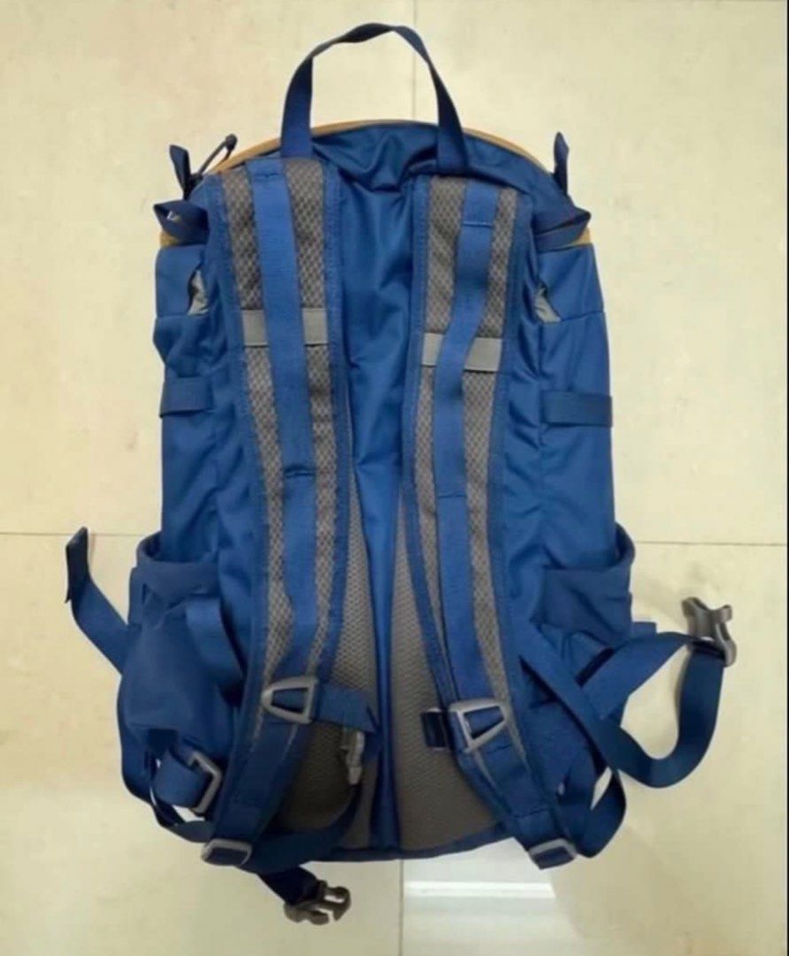 Mystery Ranch Backpack （分類：背包）位於 Hong Kong。 由 kcajuallau 提交（商品編號 1458362247，圖片 2）。簡介： ✅Very good condition ✅Hiking ✅Causal。