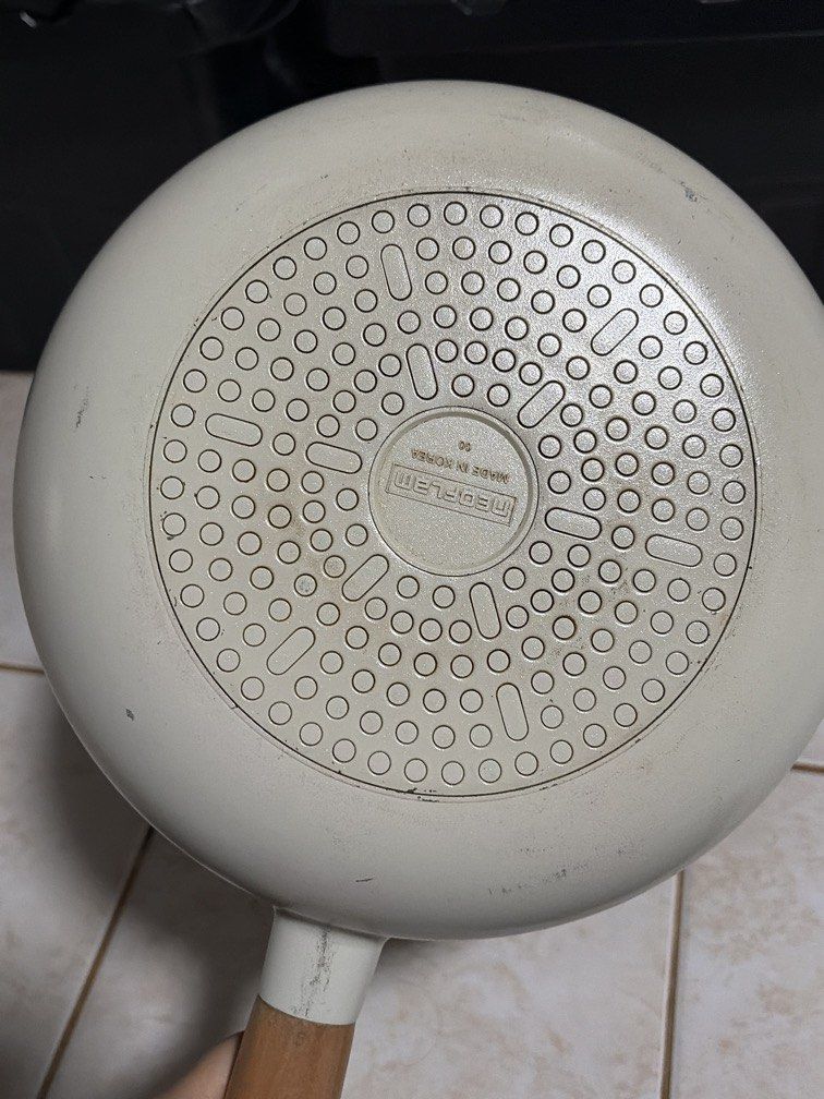 Neoflam Fika Wok Pan (Category: Cookware & Accessories) located in Antipolo. Submitted by luxiegee (Listing ID 1458311411, Image 3). Description: Wok 26cm x 7.6cm Made in Korea Brand new price ₱2800.