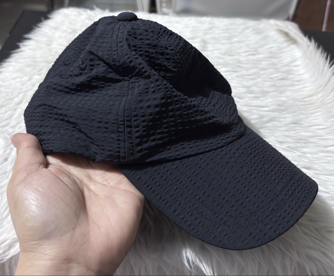 New Emporio Armani Baseball Cap (Category: Caps & Hats) located in Paranaque City. Submitted by dalle_closet (Listing ID 1458371902, Image 3). Description: new with tag pa.