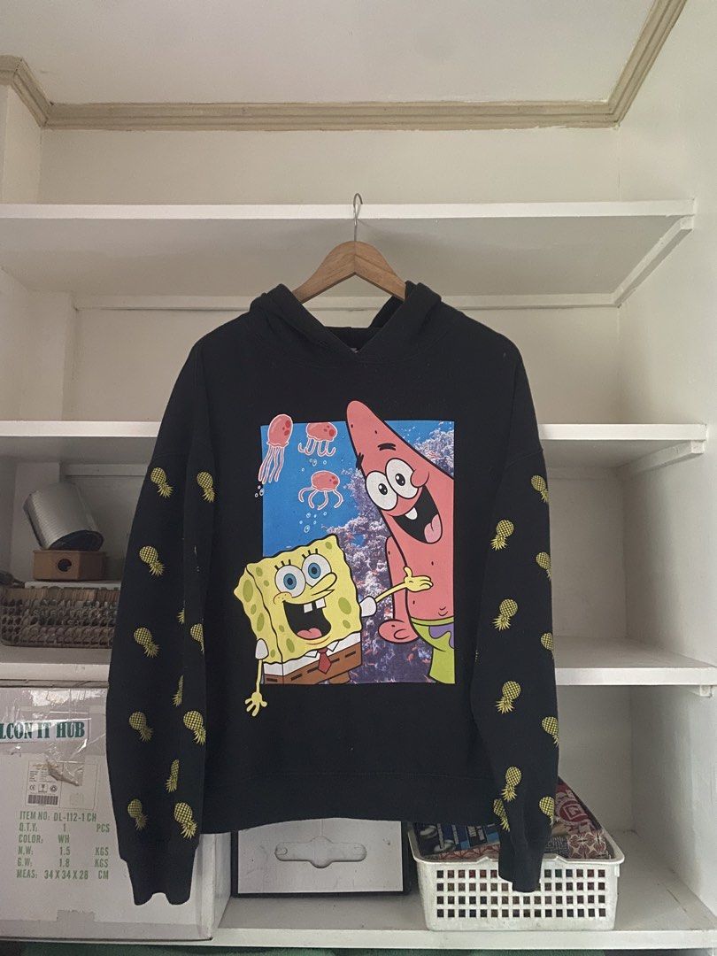 Nickelodeon Spongebob & Patrick Black Hoodie XL (Category: Coats, Jackets and Outerwear) located in Manila. Submitted by paulineogaya (Listing ID 1458389468, Image 1). Description: - Black hoodie - Features Spongebob and Patrick graphic on the front - Pineapple print on the sleeves - Size XL W: 25.5 L: 24 No issues Size large for men This is oversize for women .