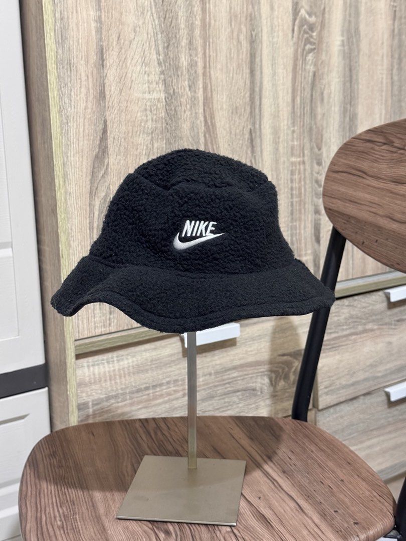 Nike - reversible sherpa bucket hat (Category: Activewear) located in Cabuyao City. Submitted by _streetflavor (Listing ID 1458315672, Image 1). Description: Nike - reversible sherpa bucket hat Excellent Size: small - medium -799 pesos Dm.