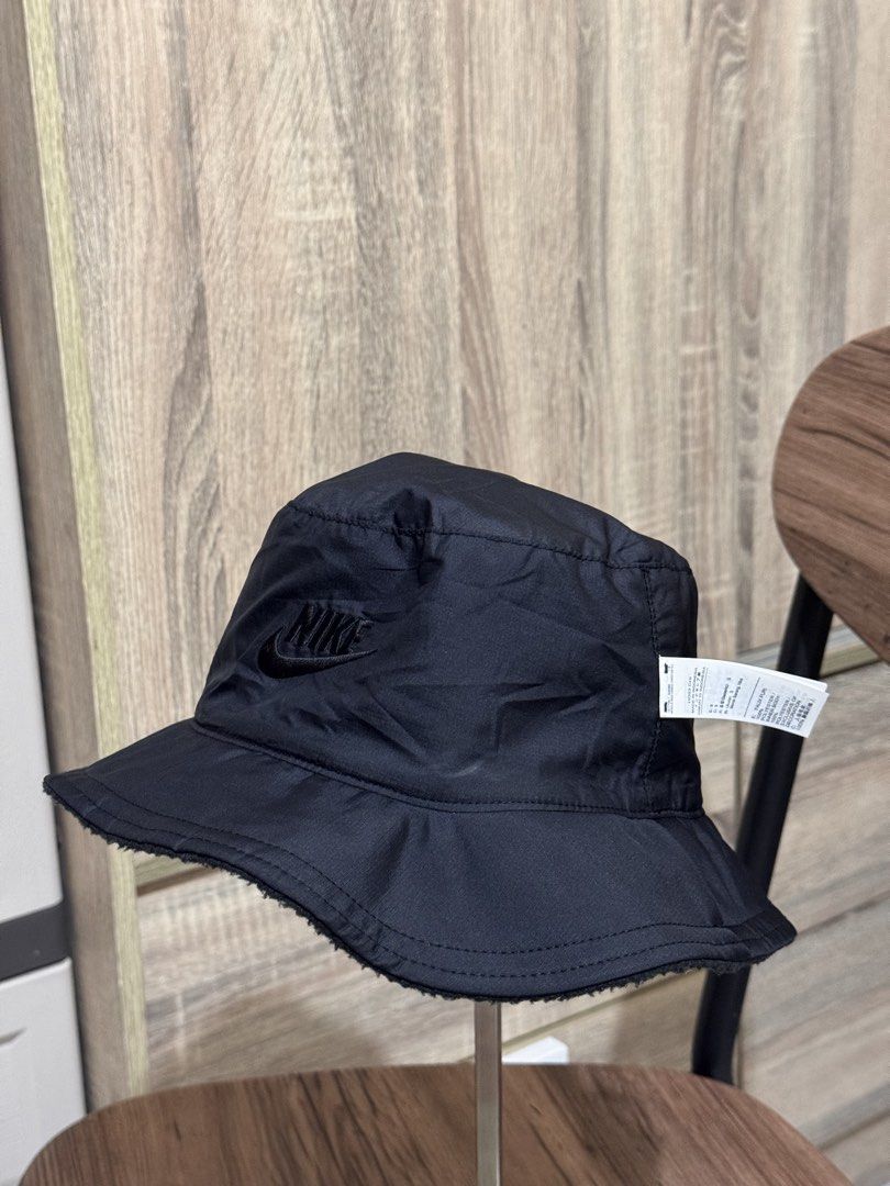 Nike - reversible sherpa bucket hat (Category: Activewear) located in Cabuyao City. Submitted by _streetflavor (Listing ID 1458315672, Image 3). Description: Nike - reversible sherpa bucket hat Excellent Size: small - medium -799 pesos Dm.