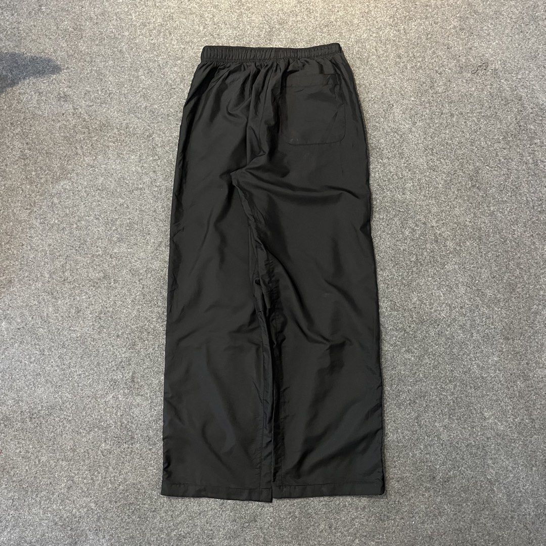 Nike Black Track Pants Joggers (Category: Joggers) located in Lapu Lapu. Submitted by softfind (Listing ID 1458490115, Image 3). Description: - Black Nike track pants - Elastic waistband with drawstring - Two side pockets - Mesh lining inside - Ideal for sports or casual wear - Easy to style Free waist Length: 41 Thigh: 13 Hem: 10.