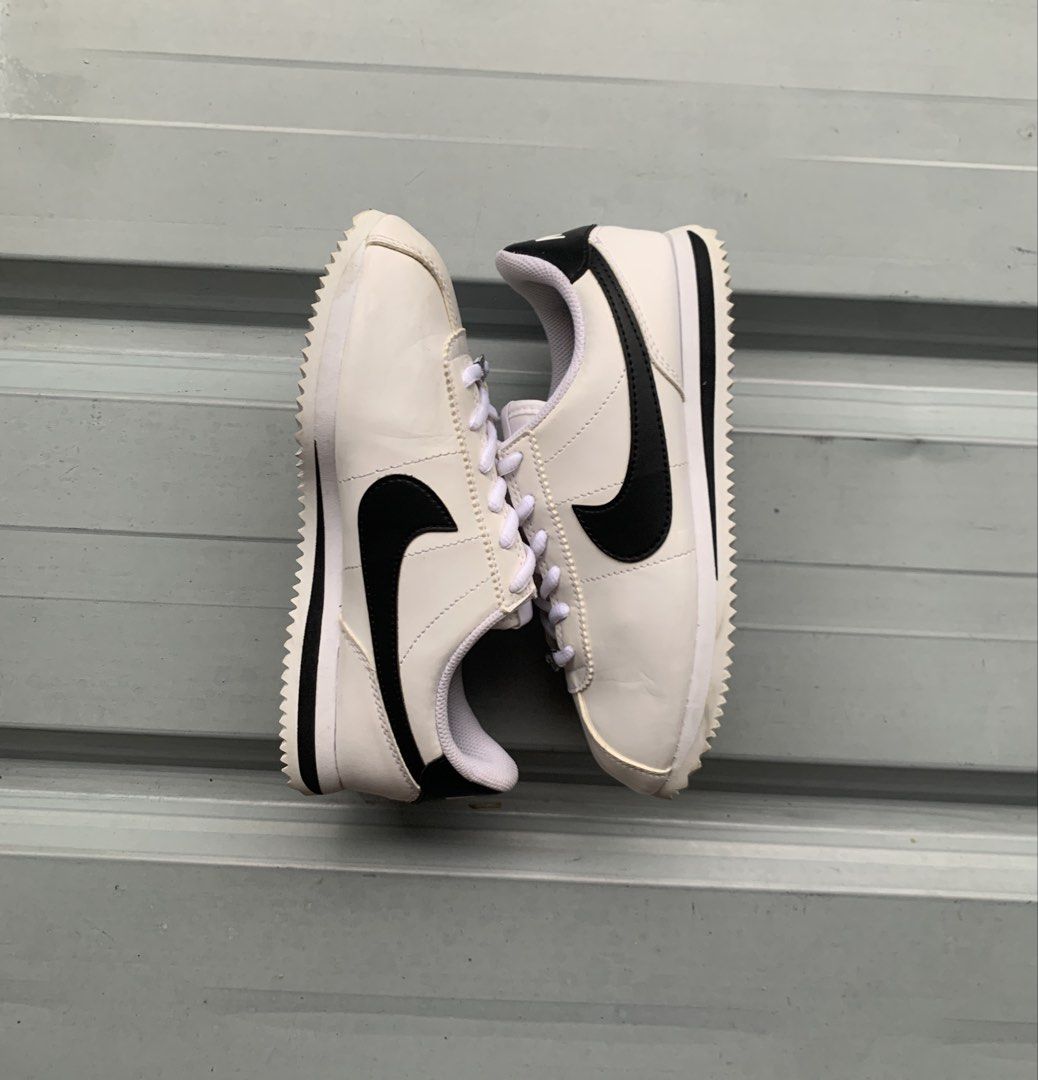 Nike Cortez Basic “White Black” (Category: Sneakers) located in Marikina City. Submitted by azaero (Listing ID 1458431868, Image 2). Description: Size Women’s / Youth US 4Y / 5.5 Women’s / cm 23 / Euro 36 Excellent Condition .
