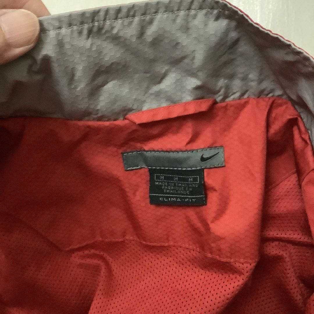 Nike jacket （分類：外套及戶外衣服）位於 Hong Kong。 由 tammysuen3120 提交（商品編號 1458497172，圖片 2）。簡介： 。