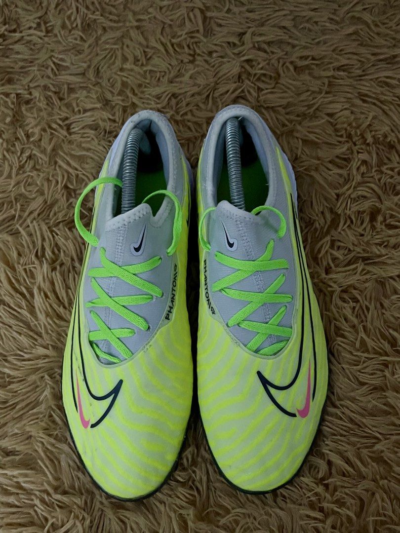 Nike React Phantom GX Pro TF (Category: Sneakers) located in Quezon City. Submitted by donnieg-227 (Listing ID 1458458541, Image 1). Description: FOOTSAL NIKE React Phantom GX Pro Luminois Pack - “Barely volt” Mid-tier football shoe Size 41.5 Minimal sihn of usage.