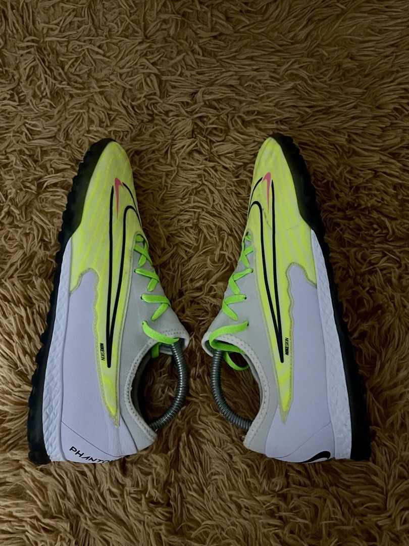 Nike React Phantom GX Pro TF (Category: Sneakers) located in Quezon City. Submitted by donnieg-227 (Listing ID 1458458541, Image 2). Description: FOOTSAL NIKE React Phantom GX Pro Luminois Pack - “Barely volt” Mid-tier football shoe Size 41.5 Minimal sihn of usage.