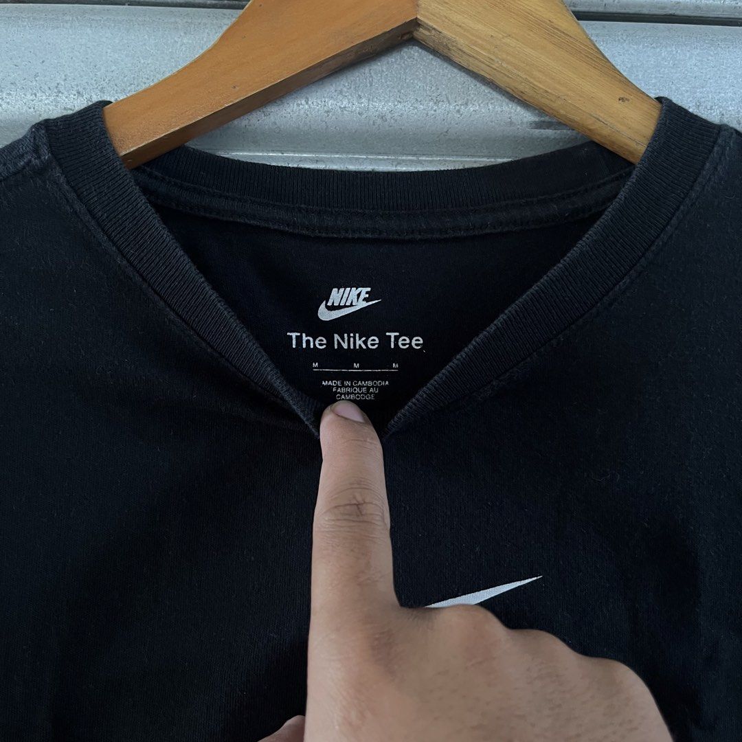 NIKE SWOOSH (Category: Tshirts & Polo Shirts ) located in Sagbayan (Borja). Submitted by lunaprince71913 (Listing ID 1458343732, Image 3). Description: -10/10 Condition -9/10 Color rate -Length 27 -Width 18.5.