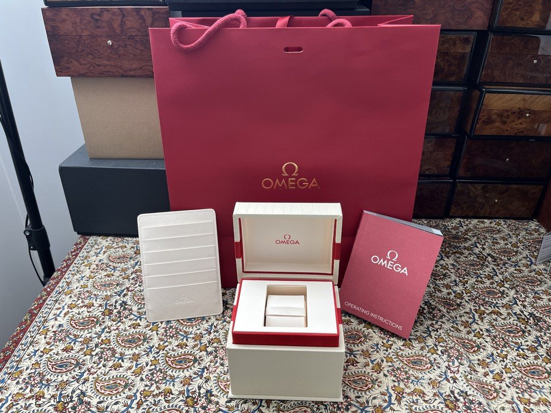 omega box (Category: Luxury Watches) located in Manila. Submitted by noah.kock1914 (Listing ID 1458474269, Image 1). Description: Authentic Omega women’s watch box (ladies‘ model), brand new and unused. Includes: Inner watch box Outer box Warranty card holder Instruction manual Note: Paper shopping bag and shipping fees are not included in the listed price..