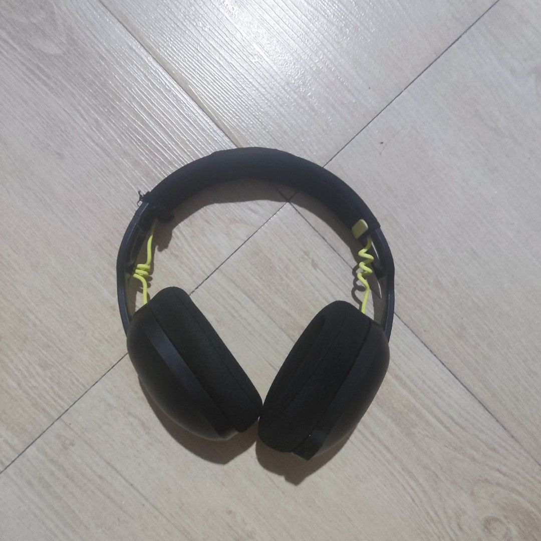Onikuma B2 (Category: Headphones & Headsets) located in Rizal. Submitted by jwlnbl (Listing ID 1458394145, Image 1). Description: no usb cable, no 2.4ghz adapter issue: naputol sa bandang taas kaya nilagay ng scotch tape rfs: di ginagamit.