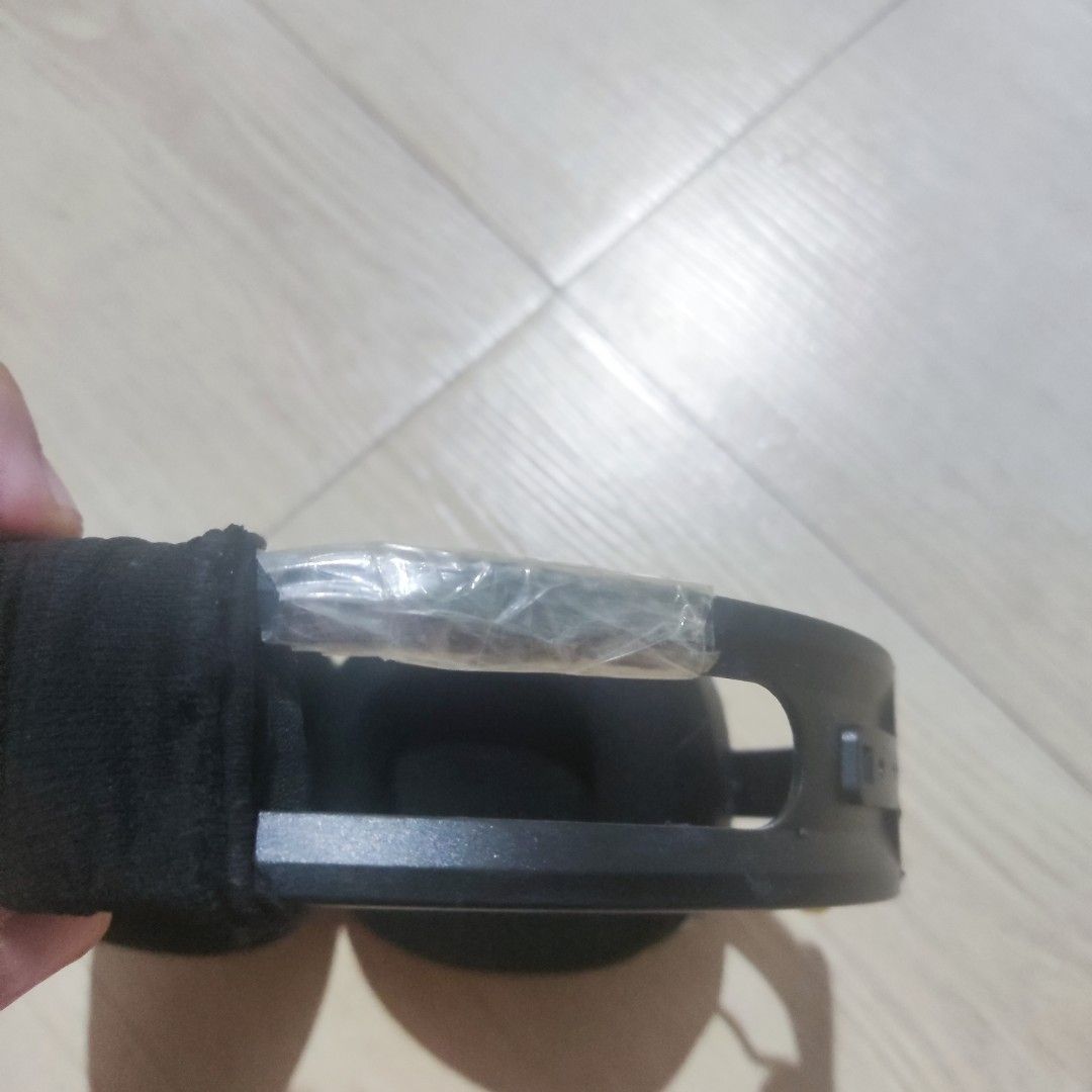 Onikuma B2 (Category: Headphones & Headsets) located in Rizal. Submitted by jwlnbl (Listing ID 1458394145, Image 2). Description: no usb cable, no 2.4ghz adapter issue: naputol sa bandang taas kaya nilagay ng scotch tape rfs: di ginagamit.
