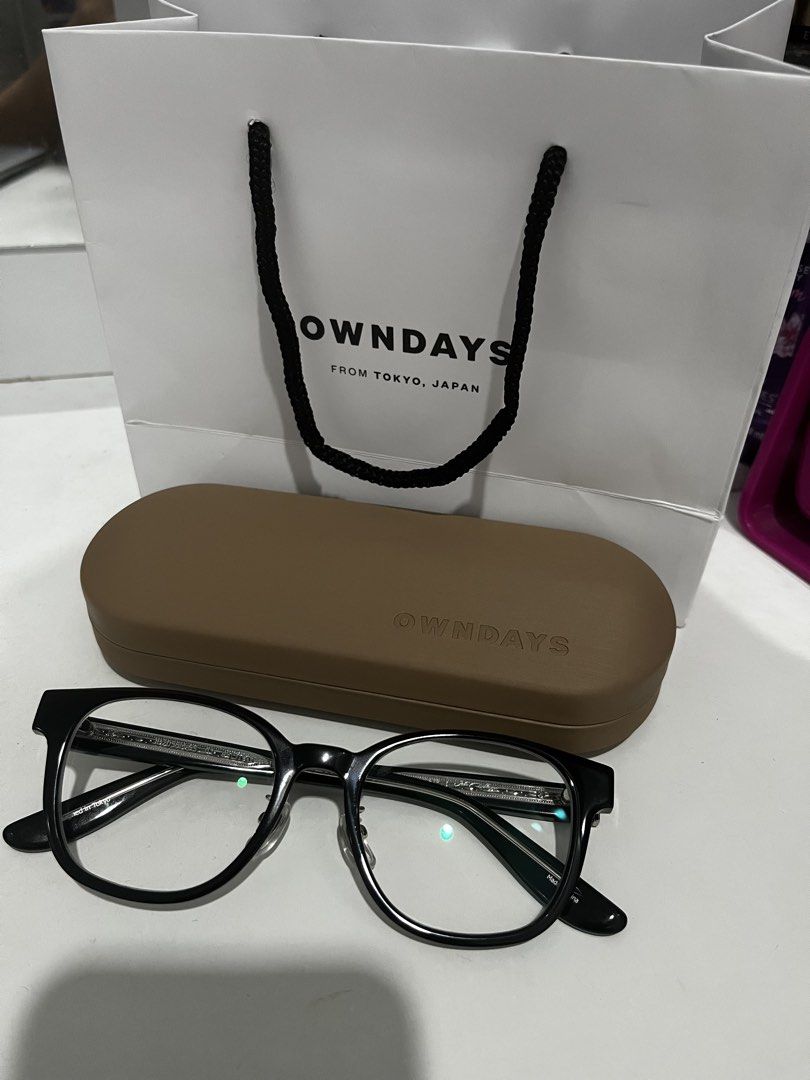 OWNDAYS John Dillinger Glasses (Category: Sunglasses & Eyewear) located in Paranaque City. Submitted by castillomika (Listing ID 1458318208, Image 2). Description: OWNDAYS John Dillinger Frame Selling for ₱5,500 Model: JD2055M-6S C1 Purchased: August 28, 2026 Inclusions: Glasses, Hard Case, Microfiber Cloth, Owndays Paper Bag, Receipt MOP: GCash or Maya RFS: Did not suit my face features. Shipping: Lalamove (To be shouldered by the buyer). Meet-u