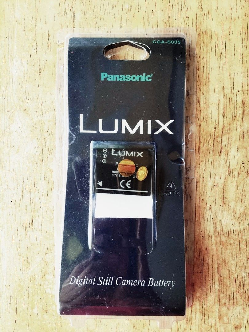 Panasonic LUMIX - CGA-S005 Battery (Category: Camera Bags & Carriers) located in Cavite. Submitted by ms.de.clutter (Listing ID 1458347258, Image 1). Description: BOUGHT IT ONLINE FOR MY DIGITAL CAMERA, BUT I WASN'T ABLE TO USE IT I BOUGHT THE WRONG BATTERY FOR MY CAMERA. PACKAGING WAS OPEN BUT THE ITEM WAS NOT USED. Rechargeable：Yes Package：Yes Type：StandardBattery Use：Camera Color：Black ModelNumber：CGA-S005 BrandName：Batmax Battery Type：Recharg