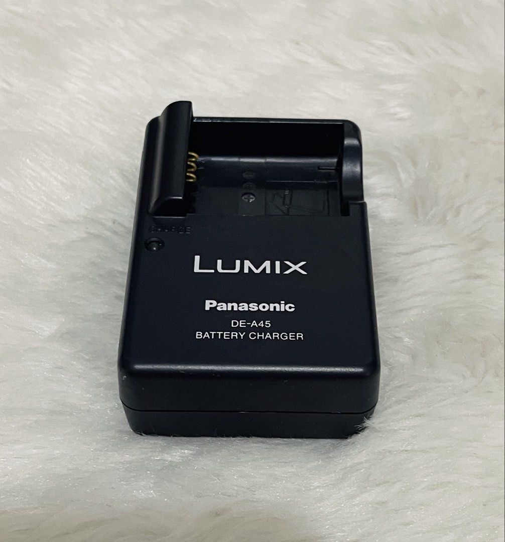 Panasonic Lumix Battery Charger DE-A45 (Category: Camera Bags & Carriers) located in Quezon City. Submitted by sissymissy1527 (Listing ID 1458485031, Image 1). Description: Original Autovolts Untested Source: japan surplus Selling as is where is.