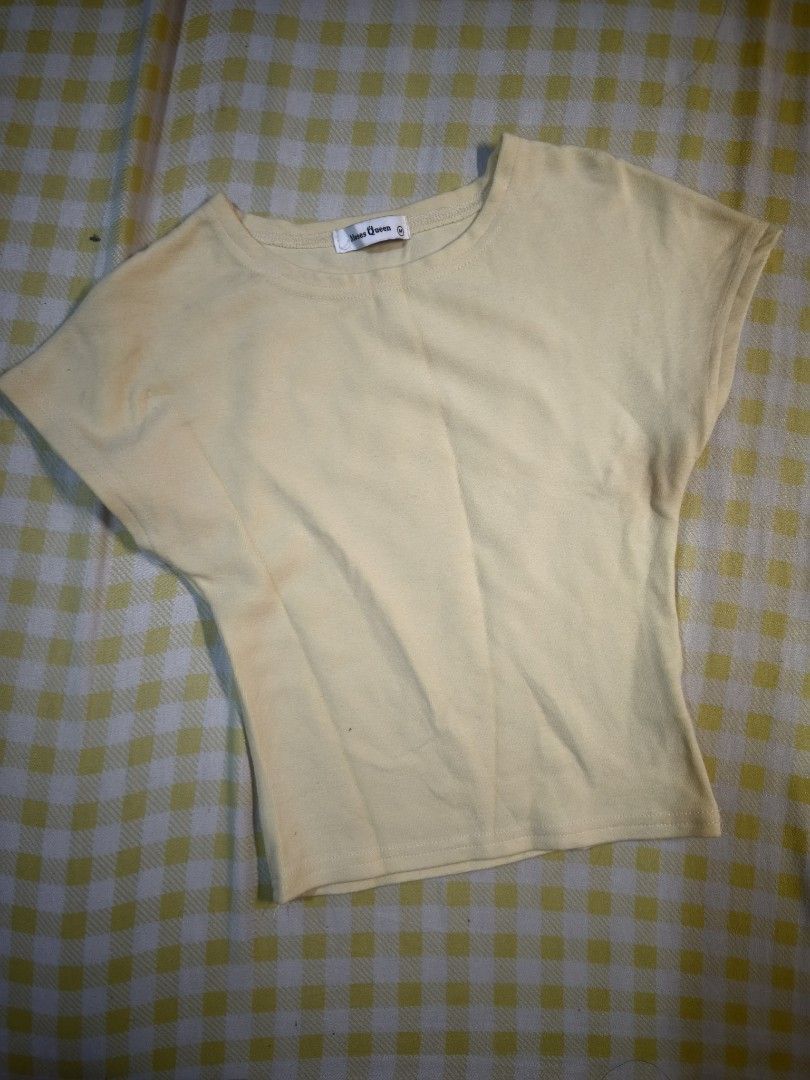 Moses Queen Butter Yellow Knitted Top (Category: Shirts) located in Manila. Submitted by letthingsgo_ (Listing ID 1458326355, Image 2). Description: Super nice quality used once, not my color xxs to xs only.