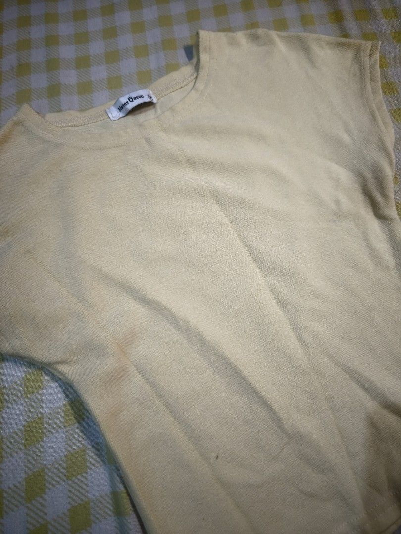 Moses Queen Butter Yellow Knitted Top (Category: Shirts) located in Manila. Submitted by letthingsgo_ (Listing ID 1458326355, Image 3). Description: Super nice quality used once, not my color xxs to xs only.