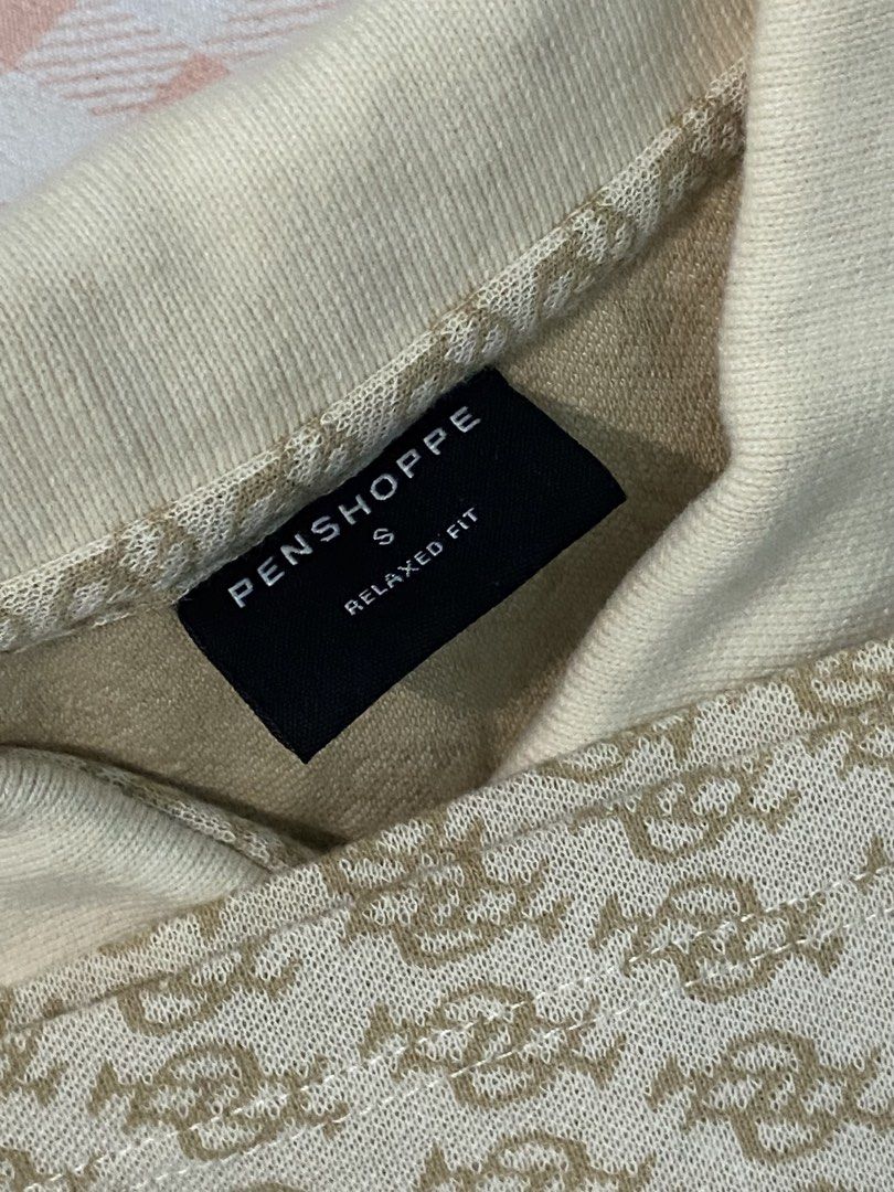 Penshoppe Relaxed FIT (Category: Blouses) located in Taguig. Submitted by zeal_kristine (Listing ID 1458349966, Image 1). Description: .