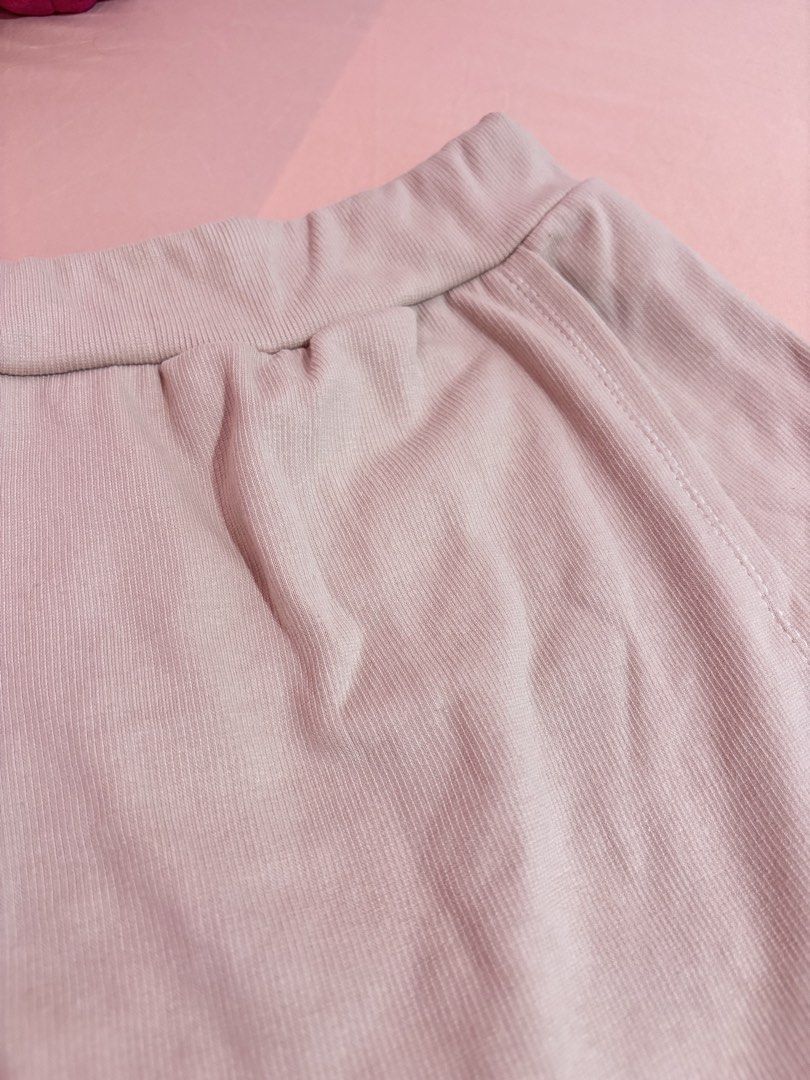 PINK SKORT SIZE 24-26 (Category: Skirts) located in Batangas. Submitted by nishiaoui_04 (Listing ID 1458433727, Image 3). Description: Condition: Good condition 📌 No visible major stains or damage 📌 Actual item is shown in the photos 📌 Garterized size 24-26 📌 Cotton Fabric 📌 Worn twice 💌 Message me for measurements or additional photos! RFS: decluttering / no longer used.