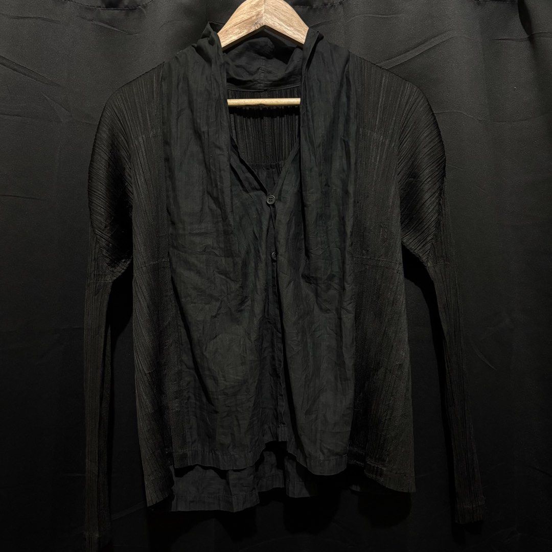 Pleats Please Issey Miyake (Category: Activewear) located in Dinalupihan. Submitted by hell.thrift (Listing ID 1458454777, Image 1). Description: Pleats Please Issey Miyake Size:3 21 Length 23 width 9/10 Condition.