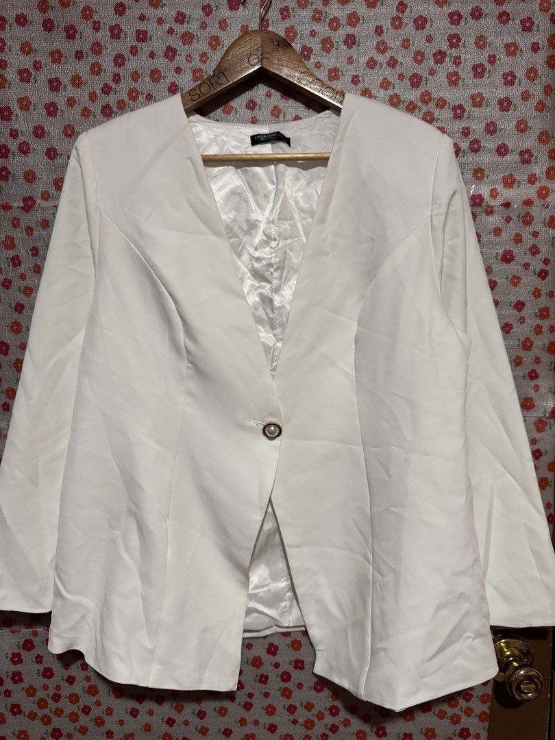 Plus size shein white coat (Category: Coats, Jackets and Outerwear) located in Bacoor. Submitted by teneleven_apparel (Listing ID 1458353483, Image 1). Description: Size: 1XL Measurement:21x28L Condition: used once J&T or Lalamove.