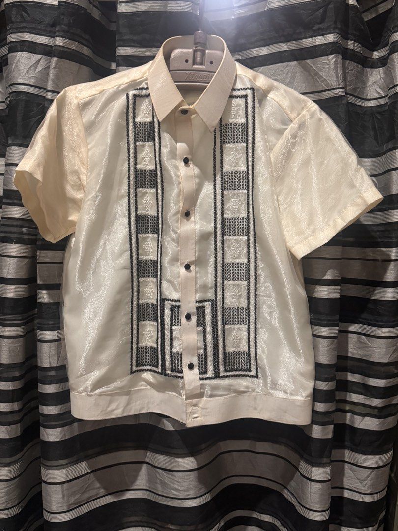 Polo Barong (Category: Formal Shirts) located in Caloocan City. Submitted by mariajuanaxxviii (Listing ID 1458320723, Image 1). Description: .
