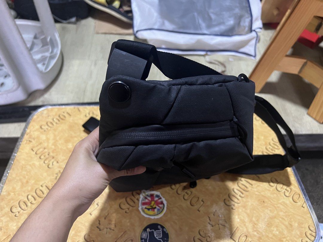 Porseyl Peak design Everyday Sling (Category: Belt bags, Clutches and Pouches) located in Manila. Submitted by babesdohaylo (Listing ID 1458359081, Image 3). Description: Porseyl Peak design Everyday Sling Available For Layaway 8”height 12”width P 2,999 In Good Condition Location: Bambang Market Tondo Manila Stall # 8 For more items visit the following FB Page: The Boot Shop Ph Dr. Martens Ph Sell/Swap Carousel App edsantos27 / babesdohaylo Discl