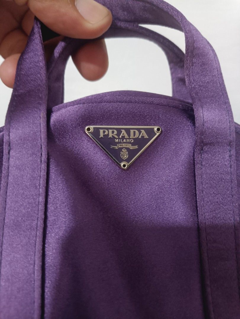 AUTHENTIC PRADA NYLON MINI COIN PURSE (Category: Luxury Bags & Wallets) located in Calbayog City. Submitted by tetoysthrift89 (Listing ID 1458327201, Image 2). Description: PRADA NYLON MINI COIN PURSE AUTHENTIC EXCELLENT NO ISSUE.
