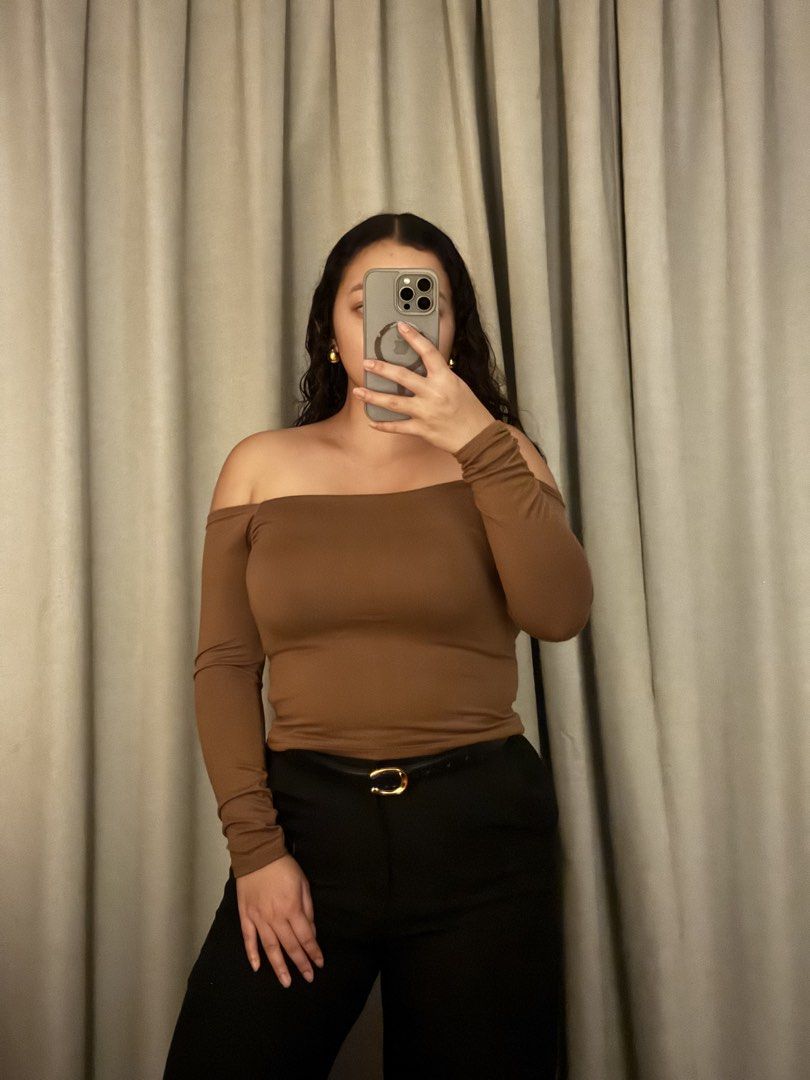 [PRELOVED] OFF-SHOULDER TOPS (Category: Longsleeves) located in Cabanatuan. Submitted by caramelemcchiato (Listing ID 1458463644, Image 2). Description: white (house of lulu) - ₱199 brown, maroon (tiktok shop) - ₱99/each.