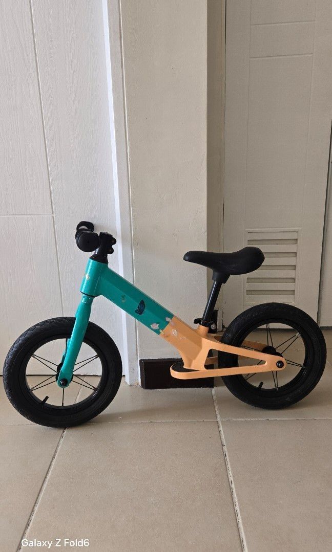 Push Bike Race Bicycle (Category: Bicycles) located in Manila. Submitted by autumnmonday (Listing ID 1457795503, Image 2). Description: Magnesium Frame. Lighter and better than aluminum, just the frame of this bike is already ahead of other pro type push bikes that uses aluminum frame. Nylon Air tires Pls see photos for flaws Tires need to inflate flat na po kasi.