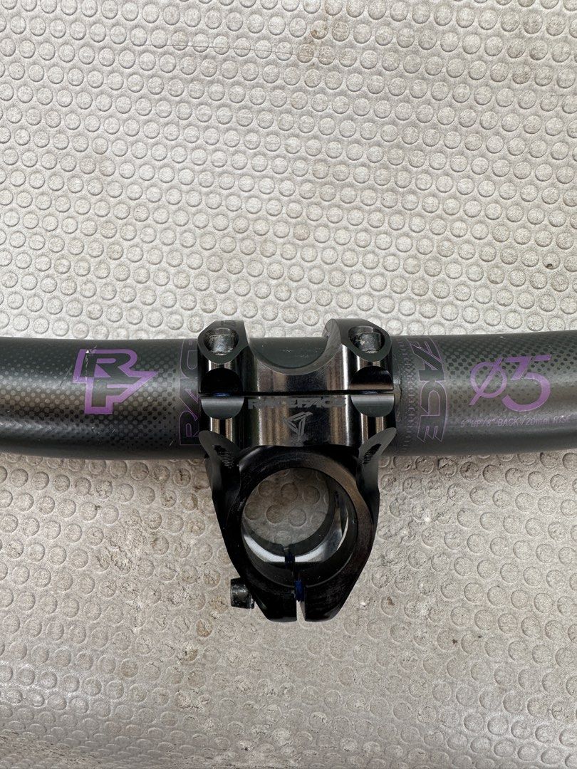 Race Face Carbon Handlebar with Stem (Category: Bicycles) located in Batangas. Submitted by arvinmiguel (Listing ID 1458422217, Image 1). Description: Raceface next carbon 35mm 750mm Raceface turbine 35mm 35mm clamping.