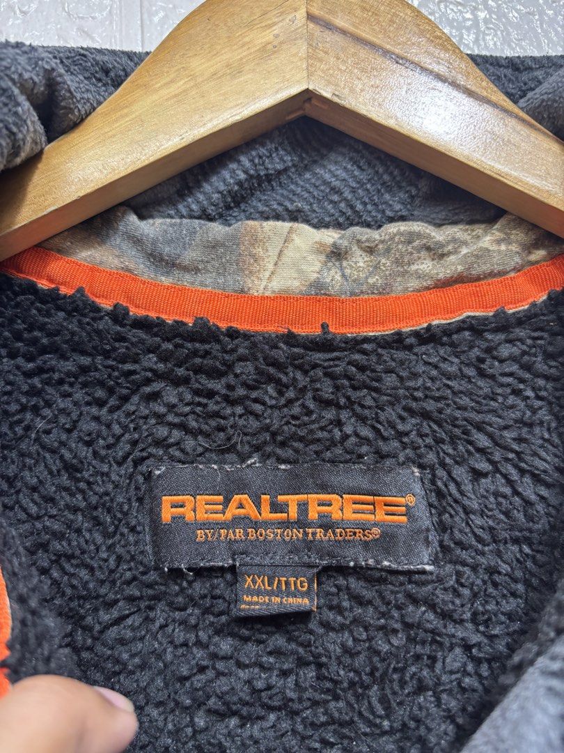 REAL TREE TRACK JACKER (Category: Coats, Jackets and Outerwear) located in Quezon City. Submitted by xoxochiq (Listing ID 1458460128, Image 3). Description: REAL TREE TRACK JACKET 2XL Length - 32 Width - 27 10/10 color rate Excellent Condition 850 only pm me!.