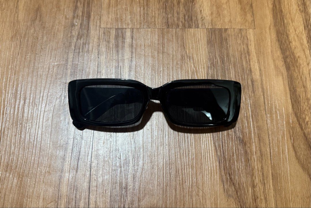 Rectangular Stylish Sunglasses (Category: Sunglasses & Eyewear) located in San Juan City. Submitted by tpwk_harry (Listing ID 1458474070, Image 2). Description: In good condition Unisex With purple case Last price already Just message me if you’re interested!.