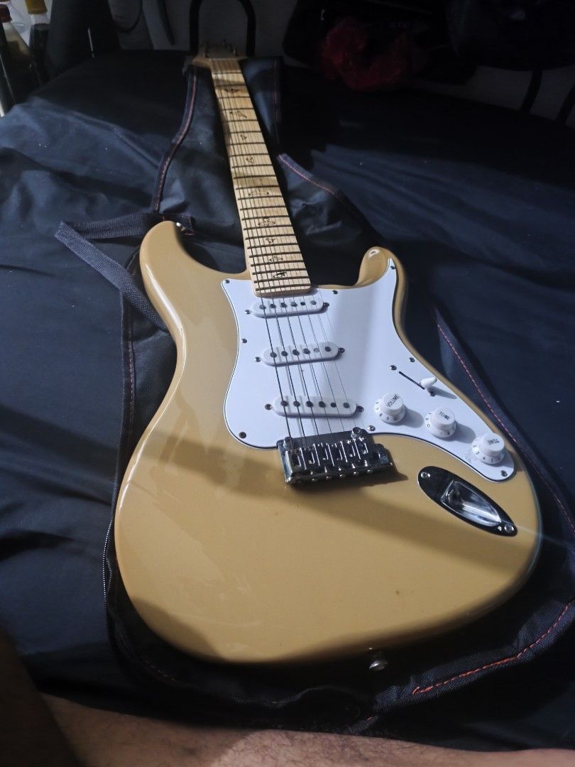 RJ Vibecaster Professional Edition (Silver Sky Style) (Category: Musical Instruments) located in Caloocan City. Submitted by alasdair07 (Listing ID 1458438598, Image 1). Description: RJ Vibecaster Professional Ed Selling my lightly used RJ Vibecaster Professional Edition electric guitar. Well taken care of, plays smoothly, and ready to use. Reason for Selling (RFS): * Need funds for new prescription glasses at for acads din * Hindi na gaanong nag