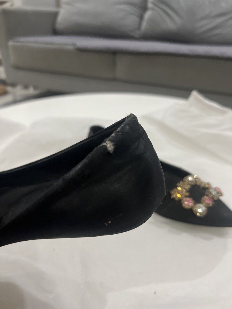 Roger Vivier Shoes (Category: Sneakers & Footwear) located in Paranaque City. Submitted by sorajapanluxshoppe (Listing ID 1458388372, Image 3). Description: Roger Vivier size 7 complete stones flaw tearing on fabric please check photos can still be used authentic vintage .