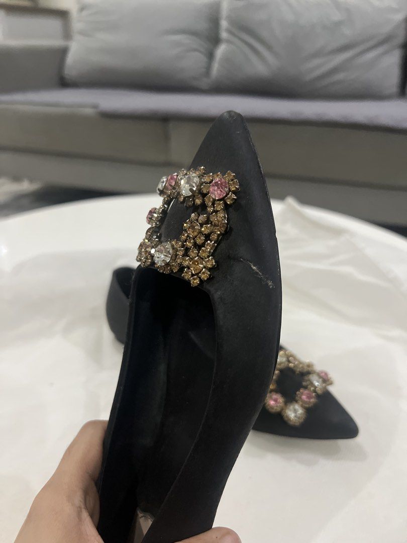 Roger Vivier Shoes (Category: Sneakers & Footwear) located in Paranaque City. Submitted by sorajapanluxshoppe (Listing ID 1458388372, Image 2). Description: Roger Vivier size 7 complete stones flaw tearing on fabric please check photos can still be used authentic vintage .